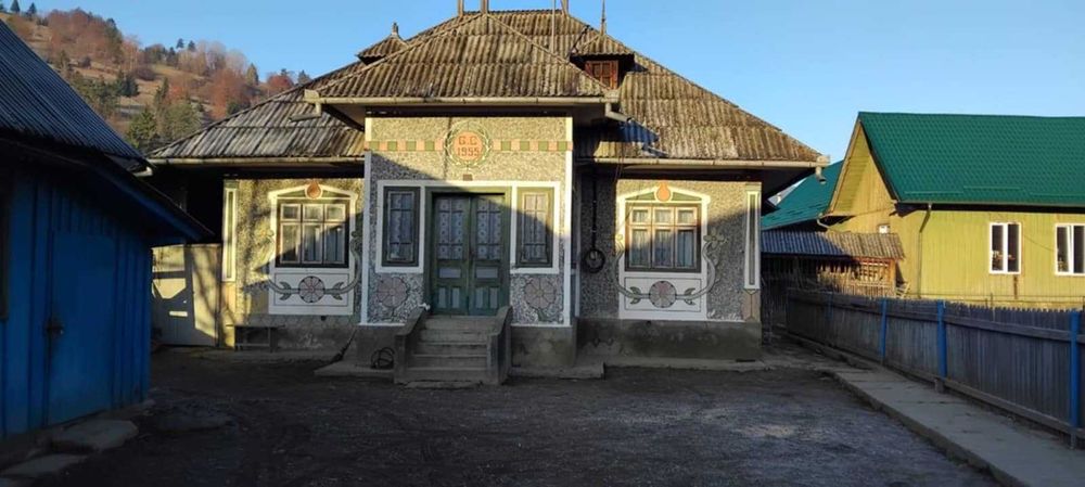 Casă de vanzare pe Valea Bistritei la stradă, lângă școală Pr. Pântei