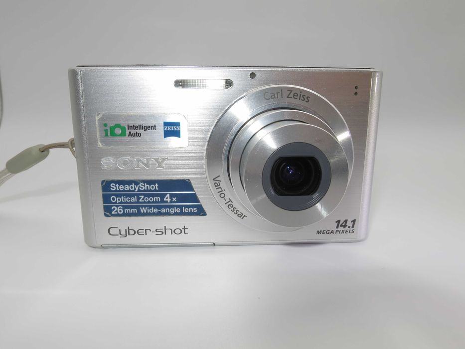 Sony Cyber-shot DSC W330 ултра компактен цифорв фотоапарат, малка дигитална камера сребърен цвят, в отлично състояние, работи перфектно