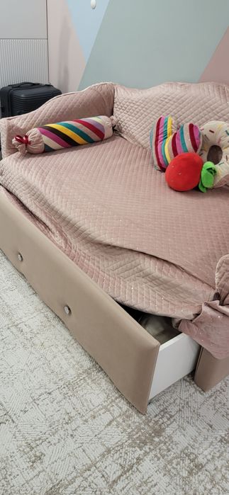 Детский диван кровать с ящиком.