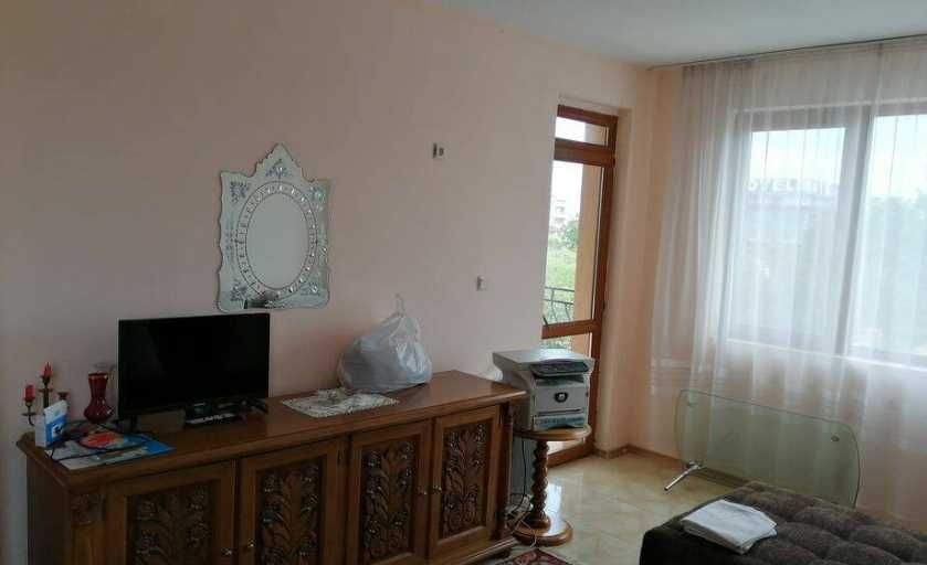 Дава се под наем Тристаен апартамент в Бургас, Изгрев - 90 кв.м за 140.25 € - Снимка #1