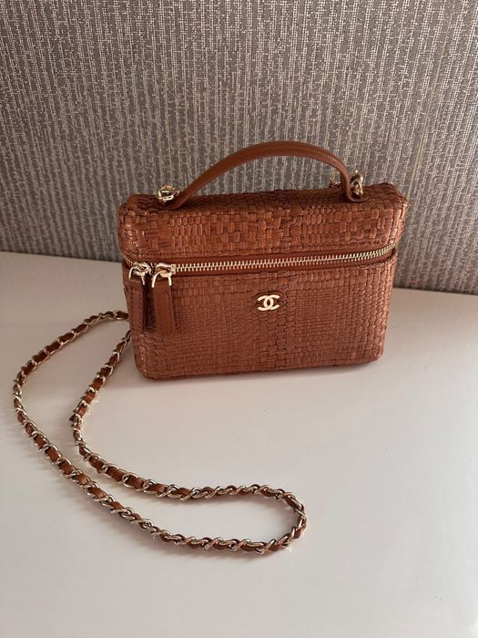 НЕВЕРОЯТНА! Chanel дамска чантичка кафява плетена есенна