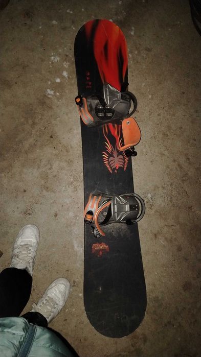 Vând placa de snowboard