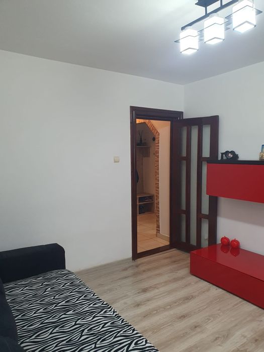 Vând apartament 2 camere zona industrială  str Cornișa