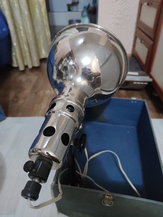 Лампа медицинская  сотилади