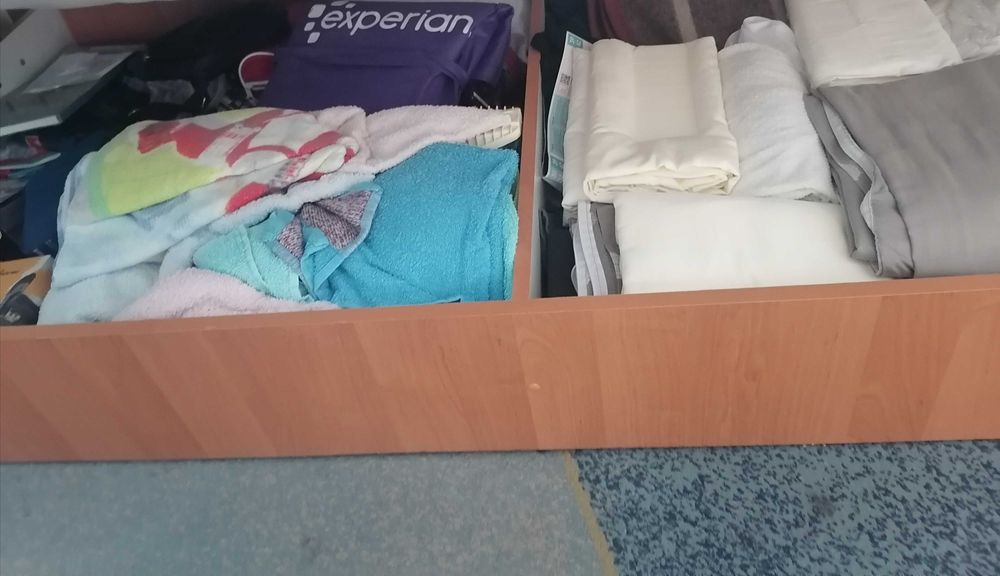 Обзавеждане за детска стая, легло с матрак, секция с гардероб