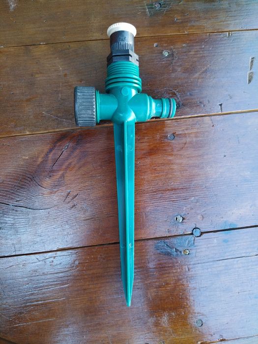 Продам разбрызгиватель для огорода