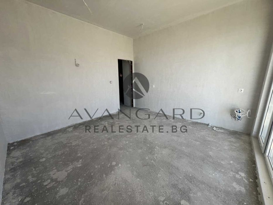 оф.22530 Триетажна Къща с АКТ 16 Остромила