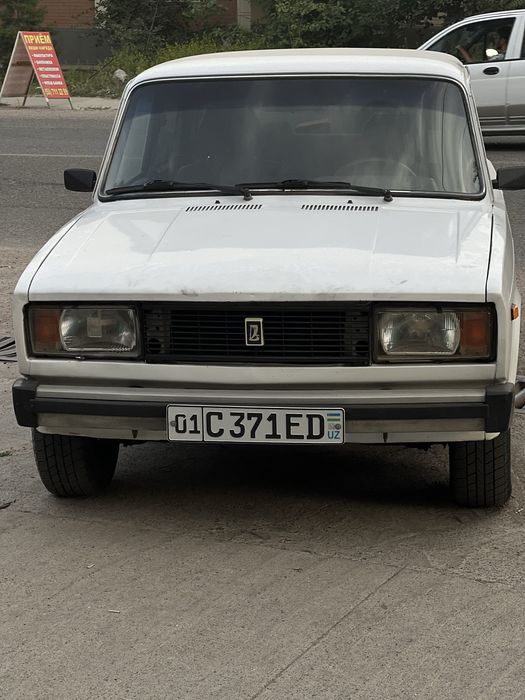 Vaz 2105 sotadi.