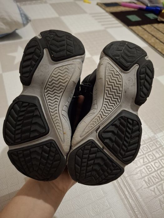 Продаю детскую обувь 7000 есть торг