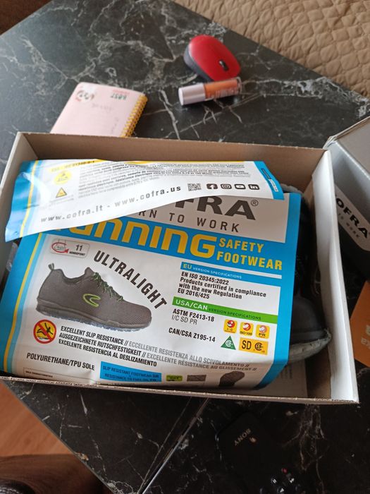 РАботни обувки номер 43