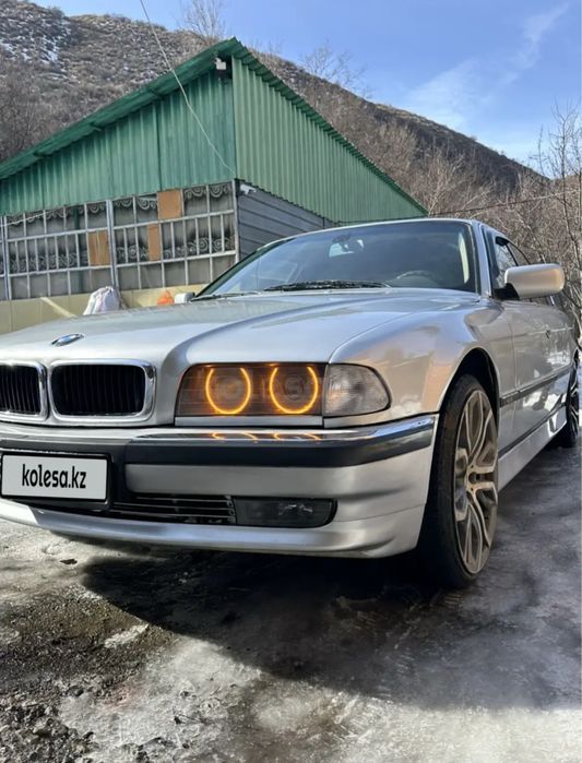 Продаю бмв е38 срочно