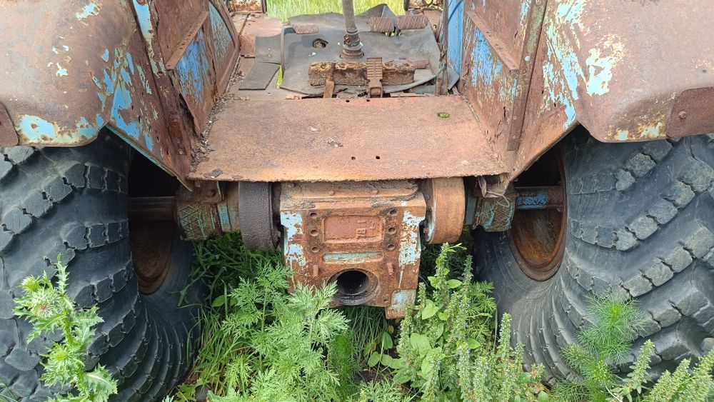 Трактор ЮМЗ задняя часть