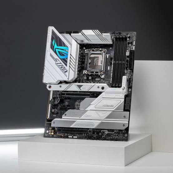 Placa de baza ASUS ROG Strix Z790-F Gaming WIFI DDR5