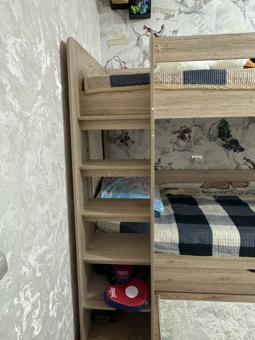 Продам 2х ярусную кровать