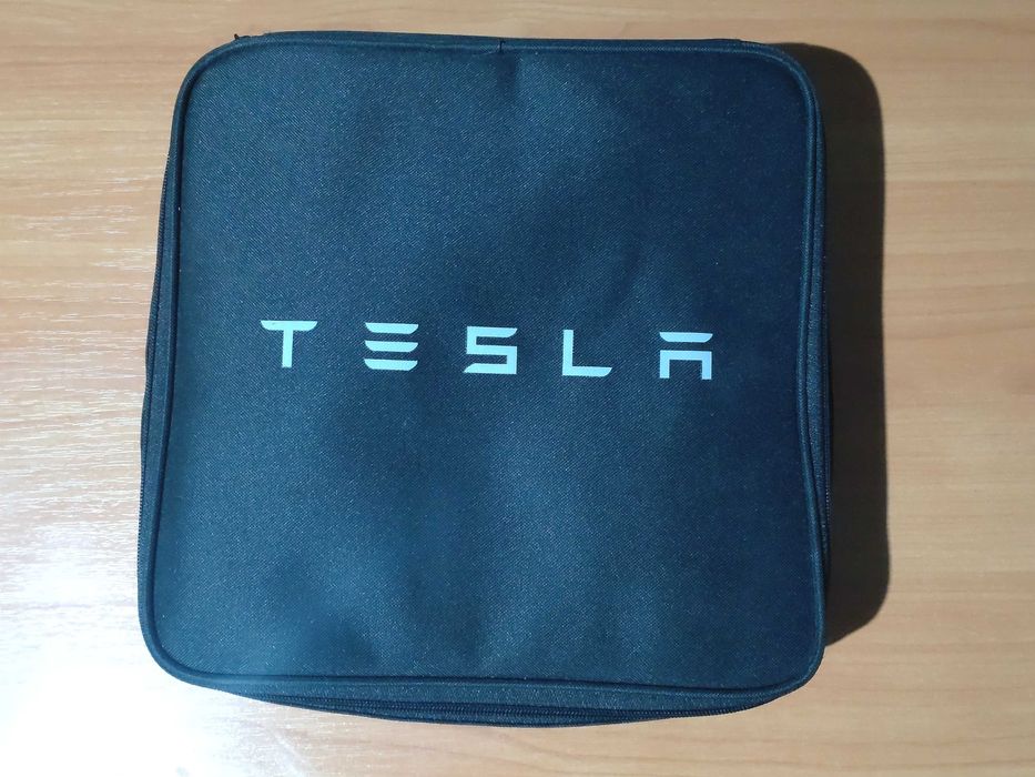 зарядно за Тесла UMC gen2