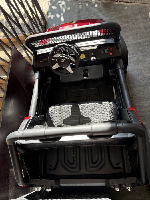 Masina electrica Mercedes-Benz Unimog