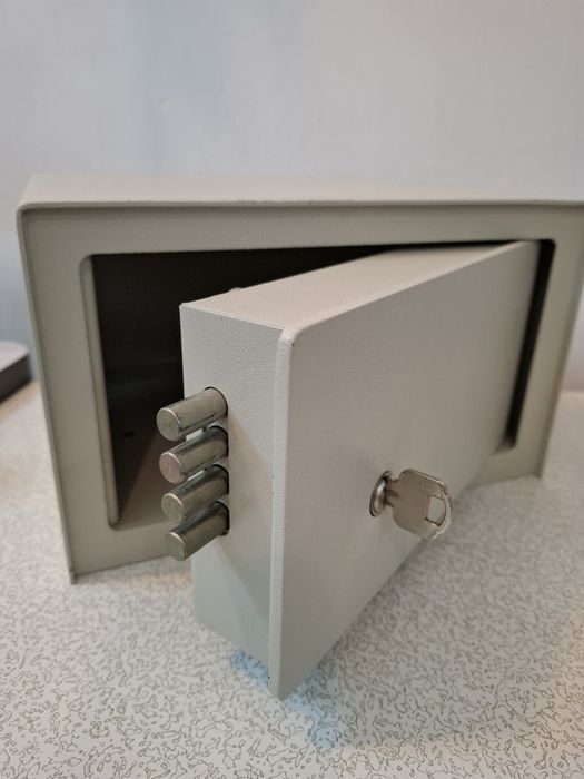 Сейф / каса  24,5/28/17