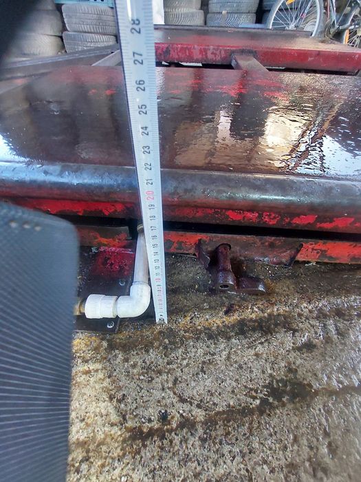 Elevator foarfeca pneumatic