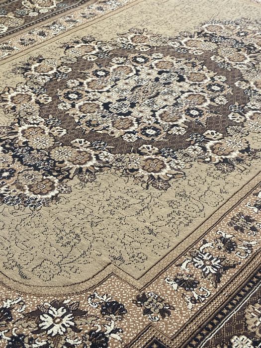 Продам ковер в хорошем состоянии