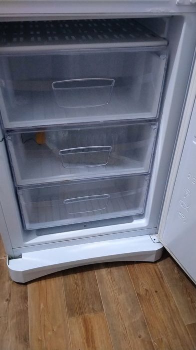 Продам б/у холодильник