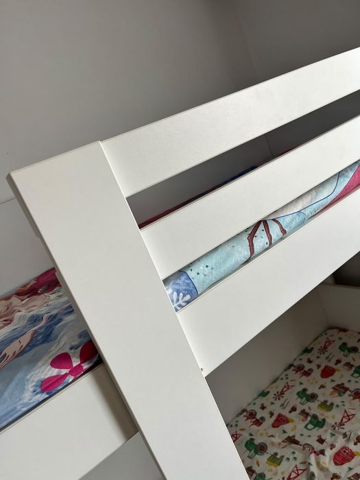 Pat supraetajat foarte rezistent din PAL + saltele 170 x 70 cm incluse