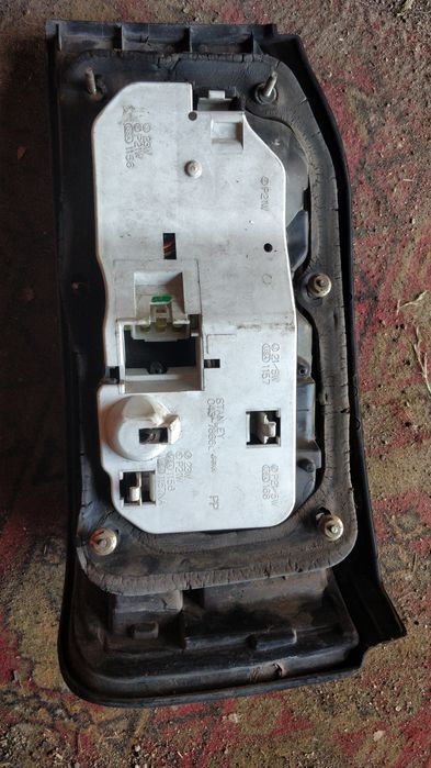 Продам Фонарь Мазда 323