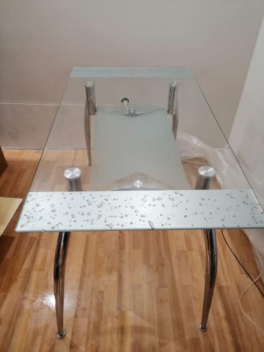 Продам стол стеклянный кухонный