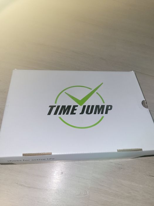 Продам кроссовки