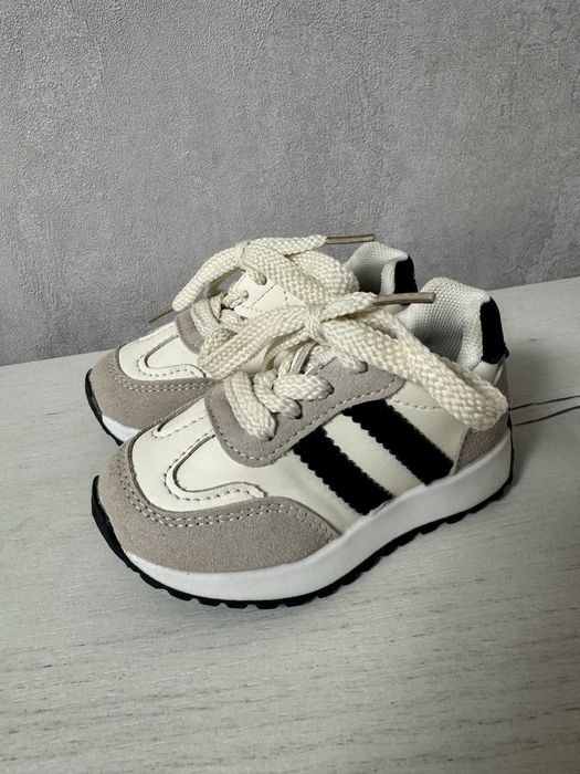 Продам детскую обувь