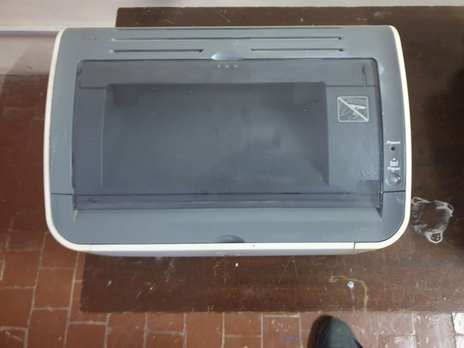 Canon LBP 2900  Xolati yaxshi kamchiligi yoq