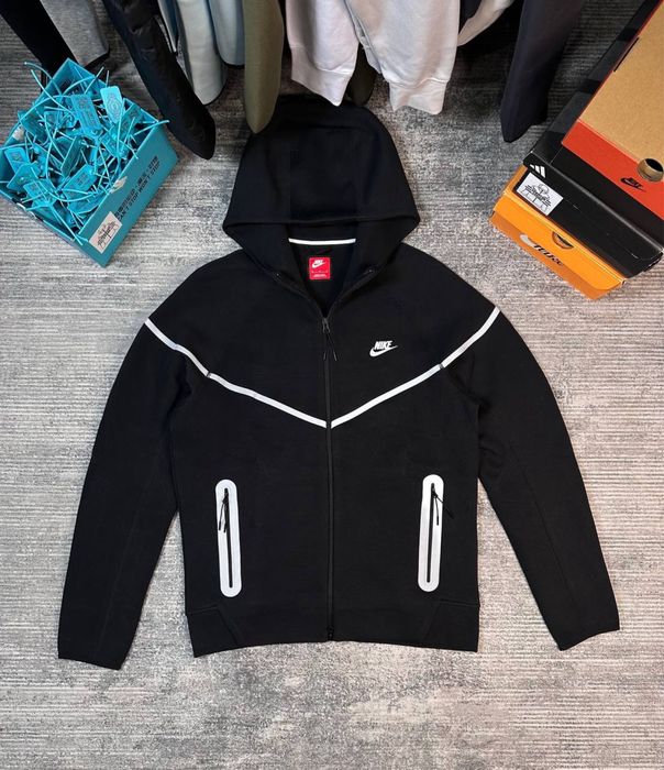 Черный Tech Fleece