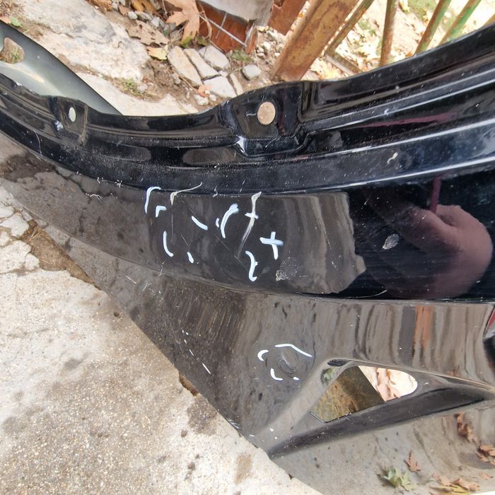 Tesla Y ляв калник