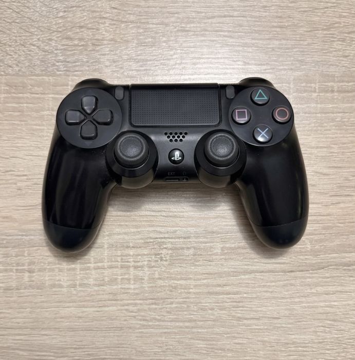 PlayStation 4 Fat 500GB – Като нов! + 8 Топ Игри + Оригинален Джойстик
