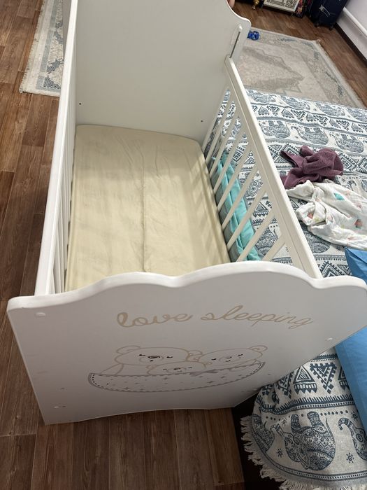 Продам детскую кровать с матрасом