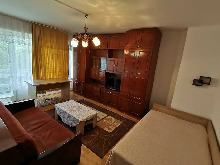 Дава се под наем Едностаен апартамент в Бургас, Славейков - 42 кв.м за 204 € - Снимка #1