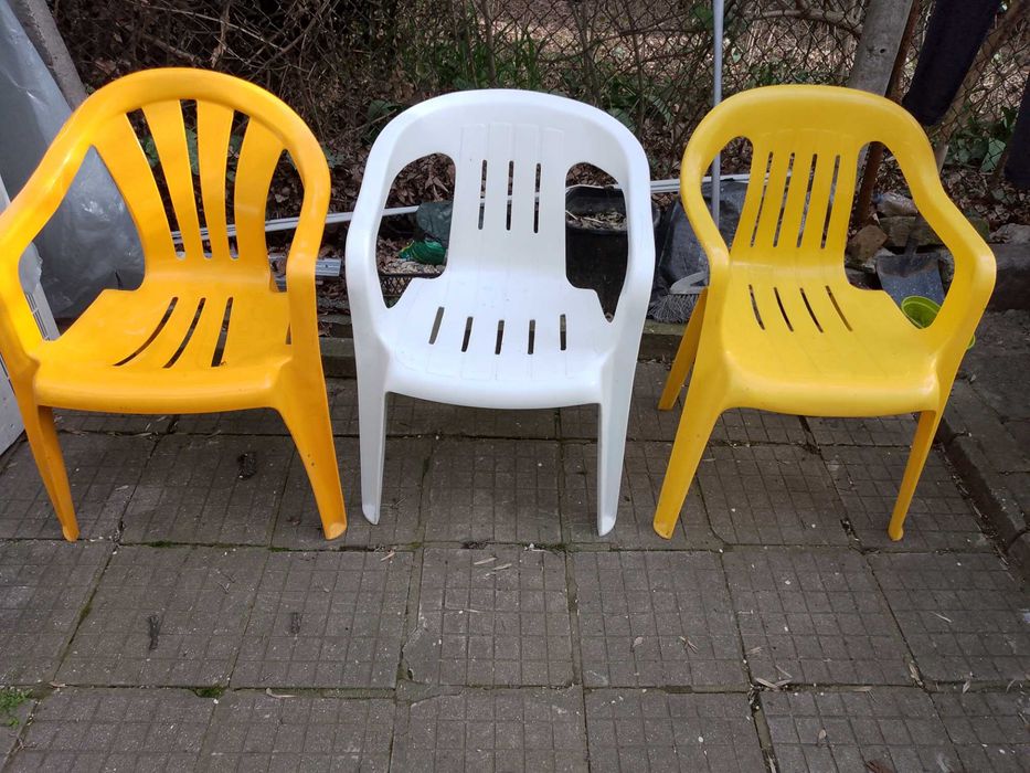 Градински столове по 5 евро всеки