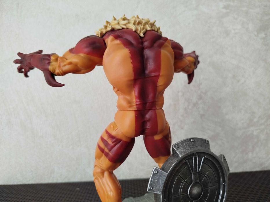 Саблезубый Marvel Select