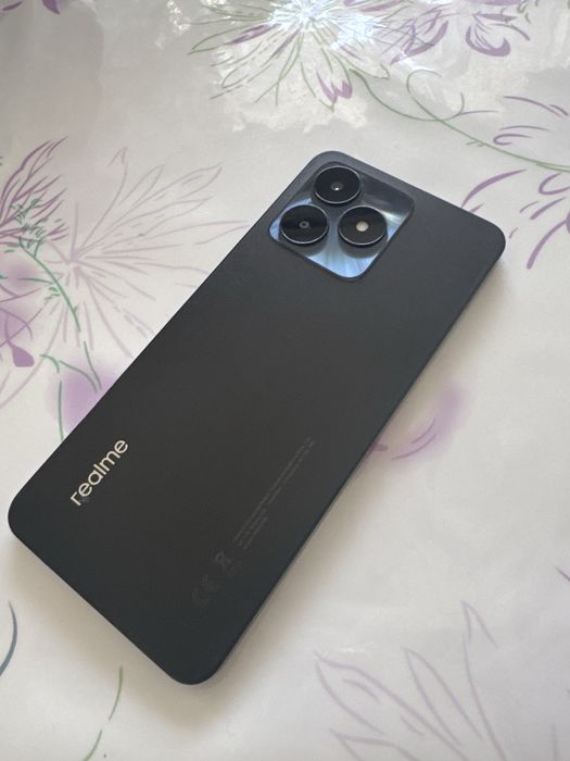 Realme в хорошом состоянии б/у.