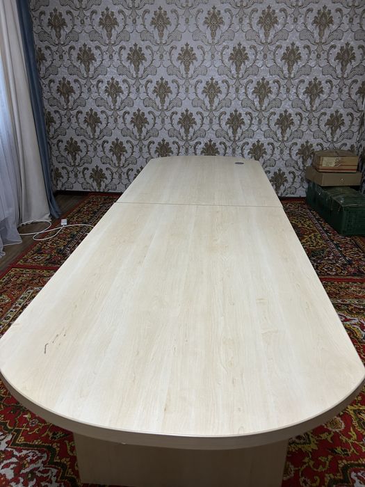 Офисный стол в отличном состояний