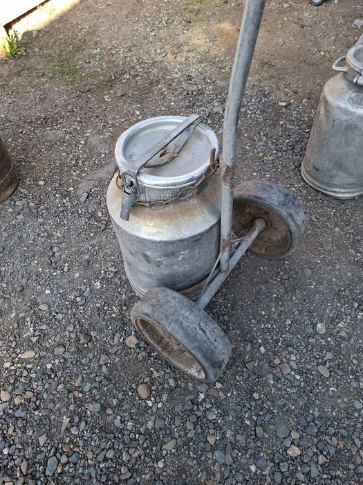Продам флягу с тележкой