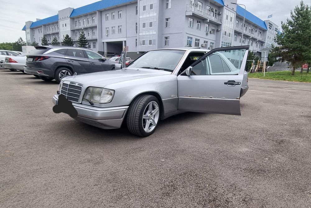 Продам машину w124