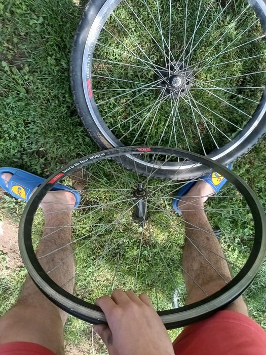 Vând cadru magela cu jenti