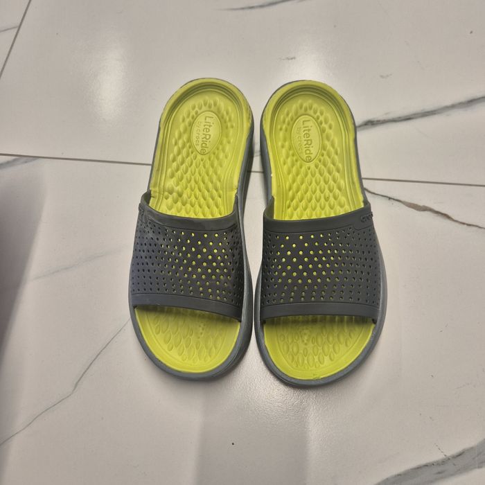 Продам тапочки новые