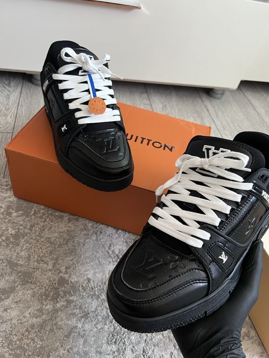 lv trainer black