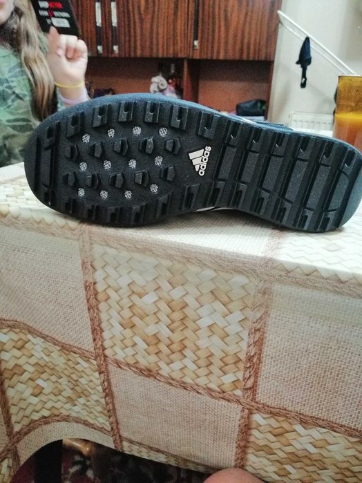 Маратонки адидас