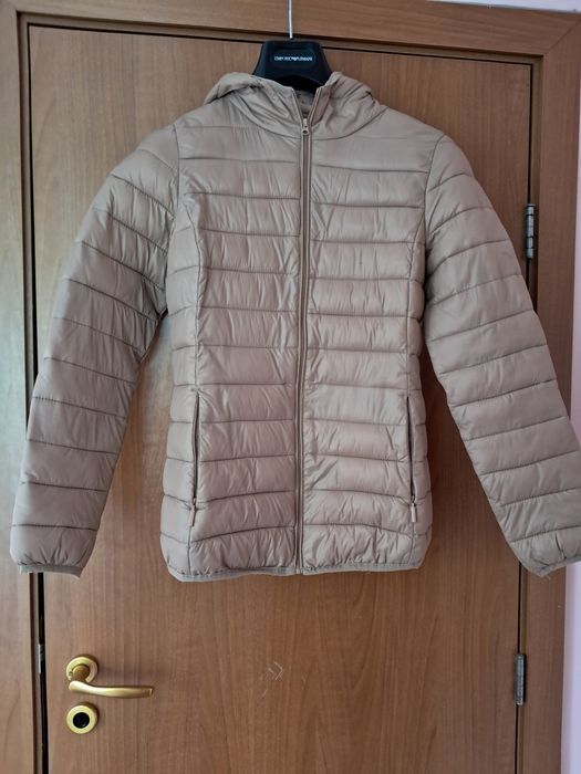 Олекотено  бежаво яке