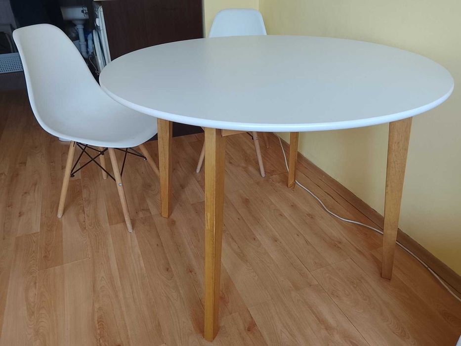 Кухненска маса с диаметър 105 см.