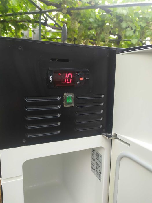 Охладител за мляко Vitrifrigo за кафе машини .