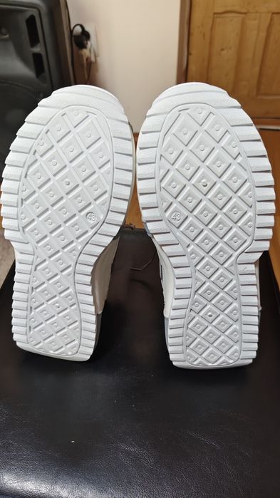 Adidasi  LYXECXC