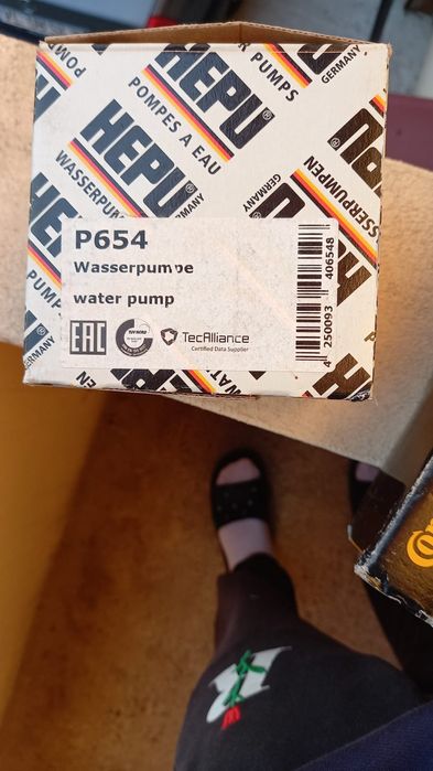 Vand kit distributie + pompa apa nemontate ,noi